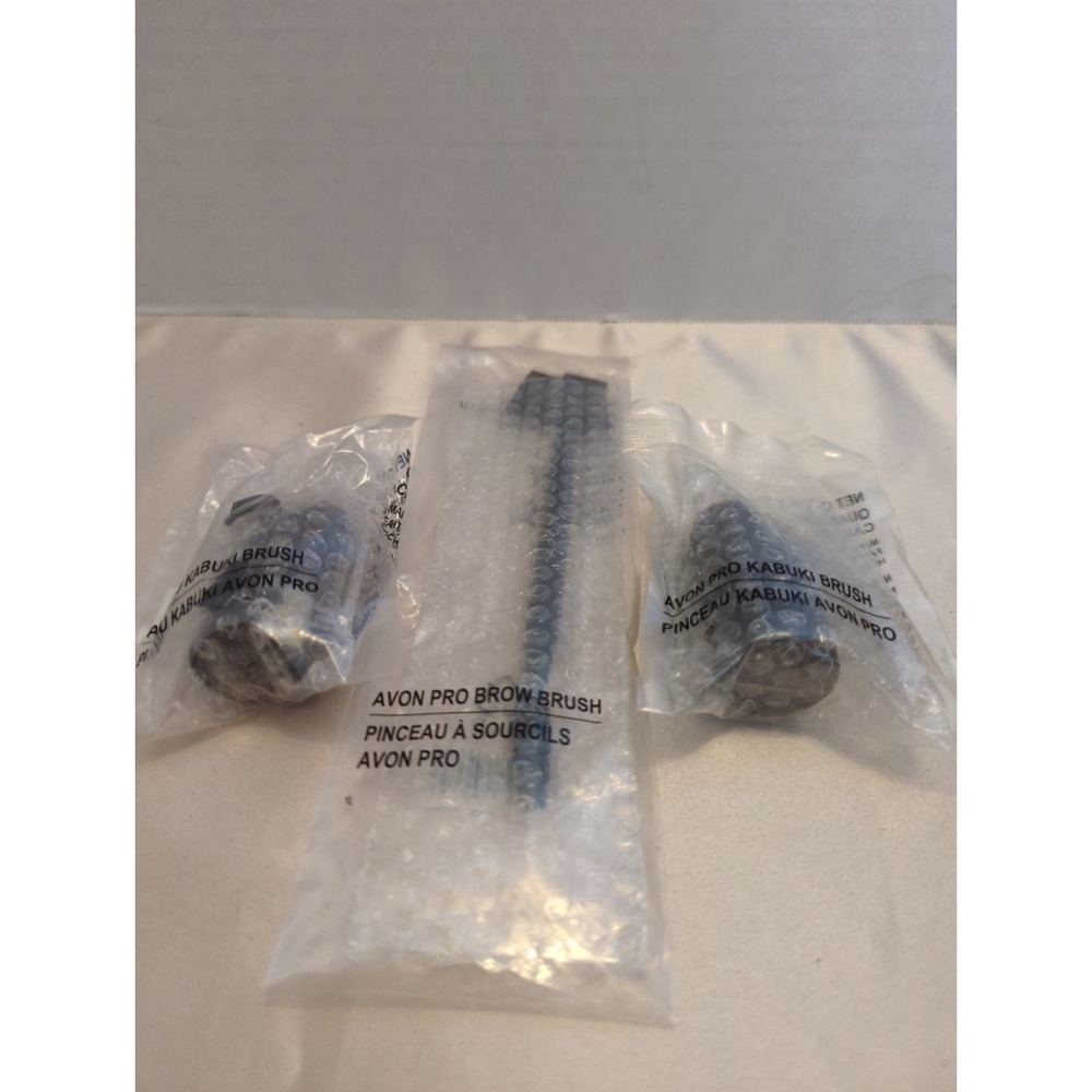 Avon Set of 3 Professional Makeup Brushes (2) Kabuki an (1) Brow Brush